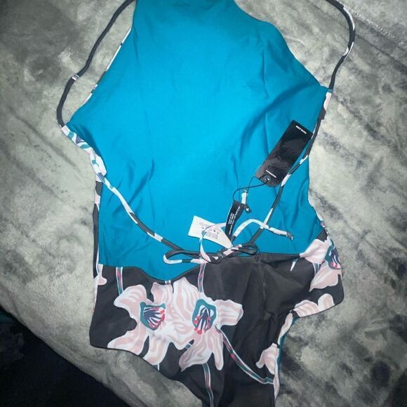 NWTs Tavik Reversible Alexis Floral One Piece - Picture 6 of 12